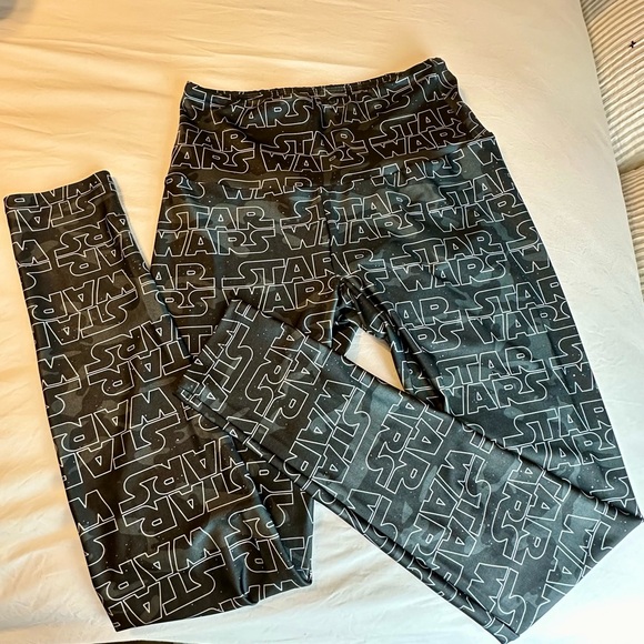 GOLDSHEEP Star Wars Dark Side Camo Leggings Size L EUC - Picture 2 of 5